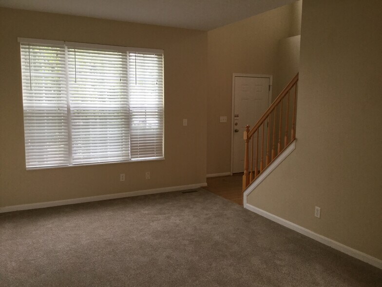 Building Photo - 9868 Codyview Dr