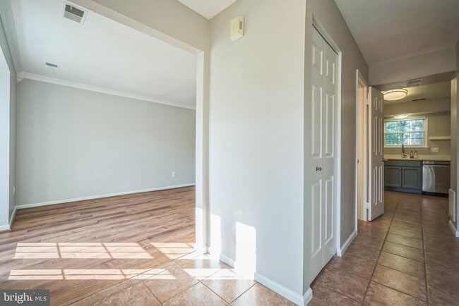 Building Photo - 14801 Basingstoke Loop