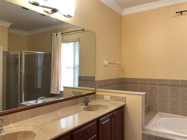 Building Photo - 3631 Northwoods Dr