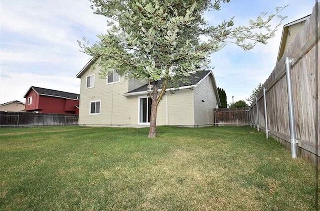 Building Photo - 3341 N Maplestone Ave