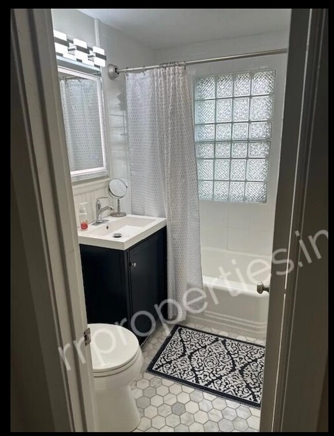 Building Photo - 2309 W 79th Terrace