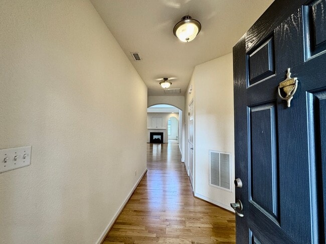 Building Photo - 3-Bedoom 1-Story Condo In Eagle Pointe! St...