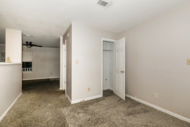 Building Photo - Fantastic 3bd/1.5ba home! Let yourself in!