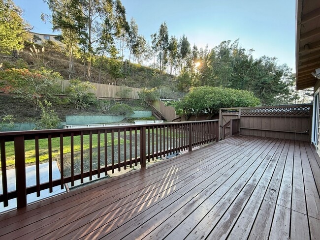 Building Photo - Coastal 3-Bed/2-Bath Home with Ocean View! ***PLEASE READ DESCRIPTION***