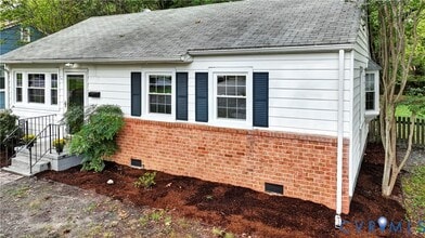 Building Photo - 6100 Hampstead Ave