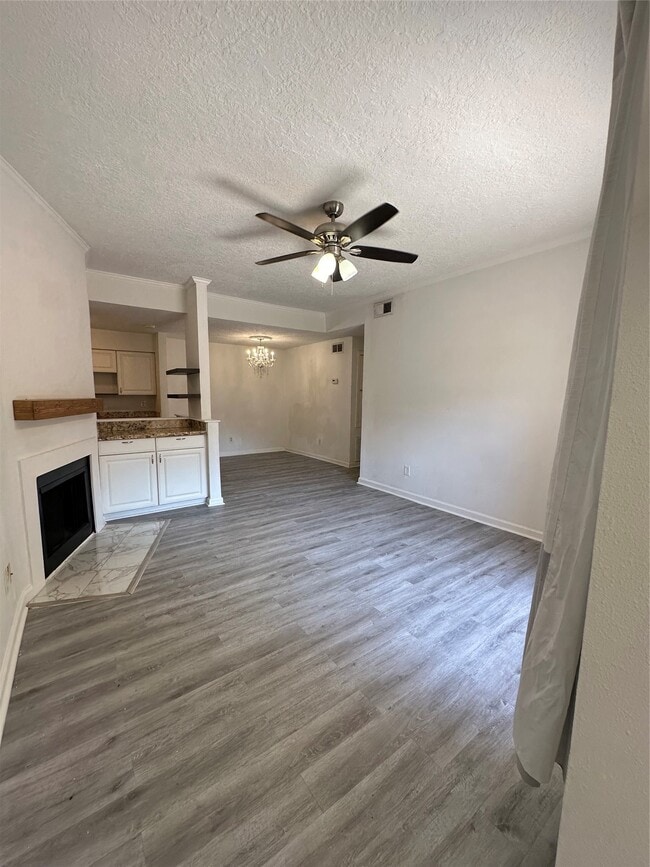 Building Photo - 2125 Augusta Dr