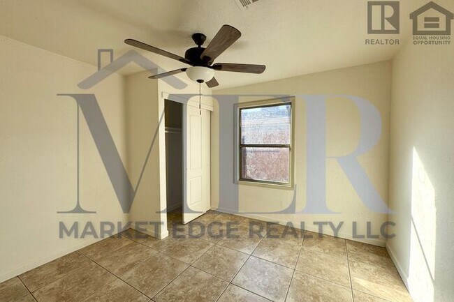 Building Photo - 3Bed/2Bath House-32nd ST/THOMAS! $199 MOVE...