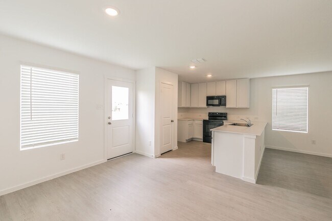 Building Photo - 3 bedroom 2 bath-brand new construction in...