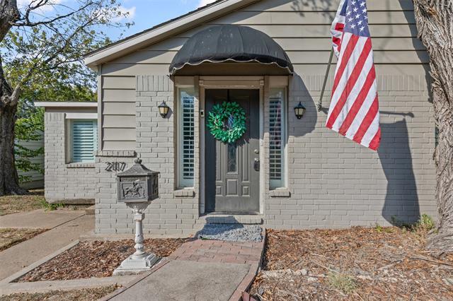 Building Photo - 2117 W Lotus Ave