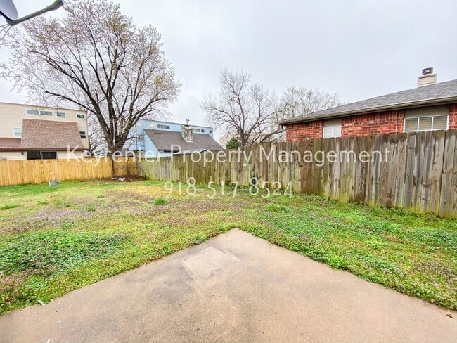 Building Photo - 3 Bed | 1.5 Bath in Central Tulsa!