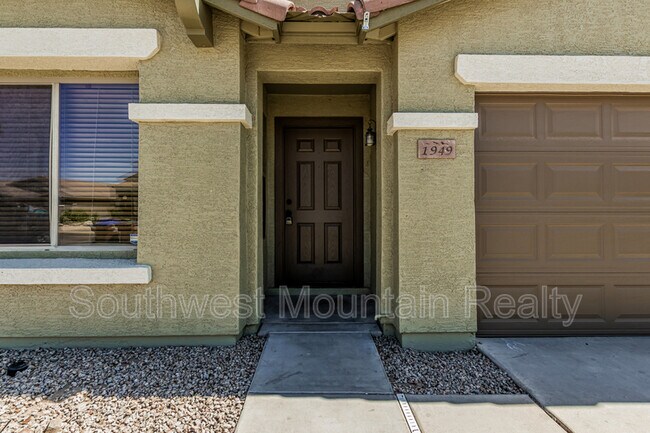 Building Photo - 1949 W Vineyard Plains Dr