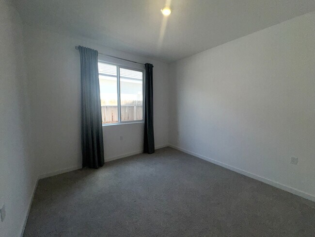 Building Photo - 1083 Traverse Dr S