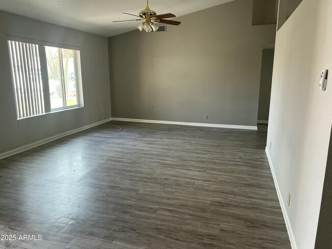 Building Photo - 543 W Pampa Ave