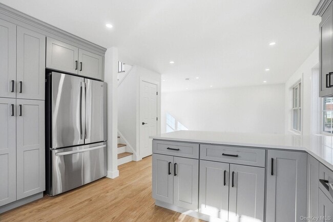 Building Photo - 78 N Kensico Ave