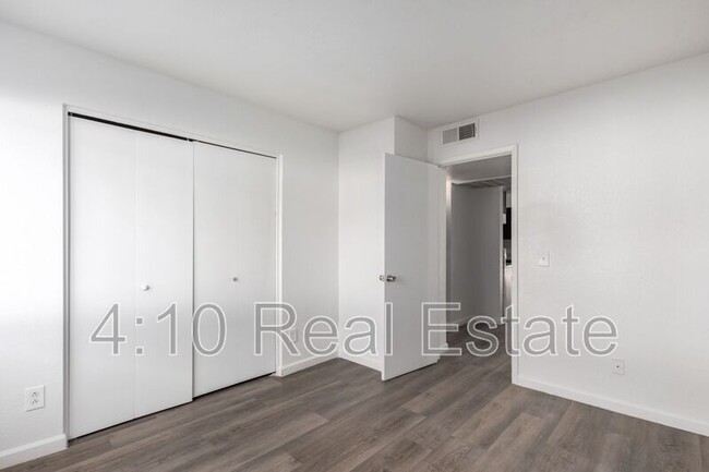 Building Photo - 2833 E Le Marche Ave