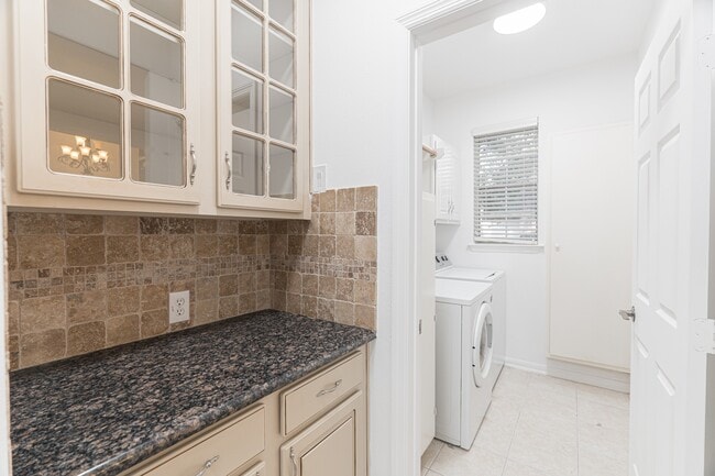 Building Photo - 22 Westwinds Cir