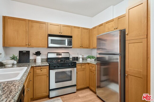 Building Photo - 100 S Alameda St