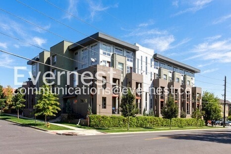 Building Photo - 2900 Wyandot St