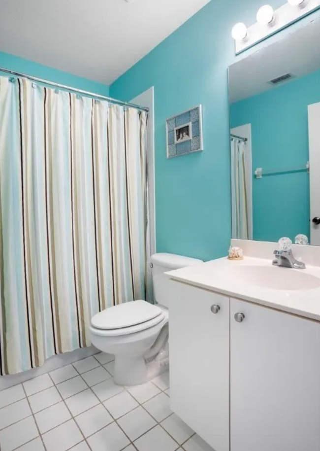Building Photo - Chic 2BR Condo in Prime North Naples Locat...