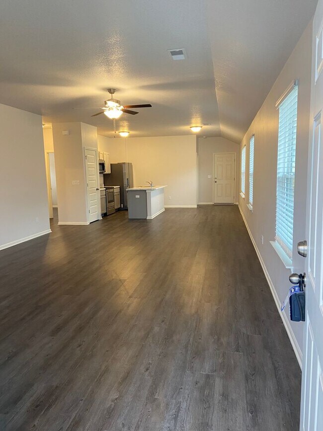 Building Photo - DON’T WAIT — PRE-LEASING NOW! 3 Bed + 2 Bath Home in Oak Wood