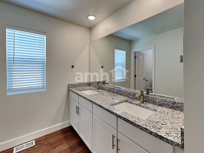 Building Photo - 1329 White St