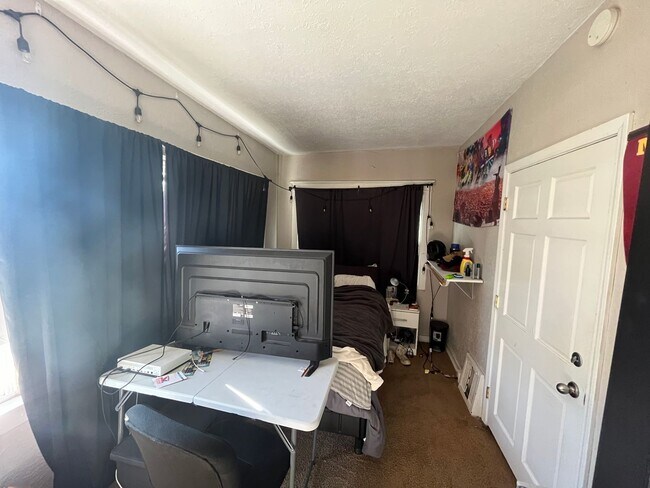 Building Photo - JUNE 2026 - Duluth MN 7 Bed - 2 Bath Singl...