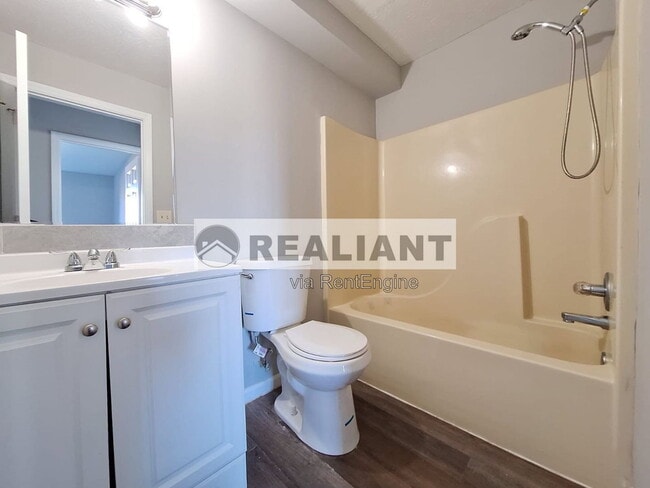 Building Photo - 904 Amhurst Dr