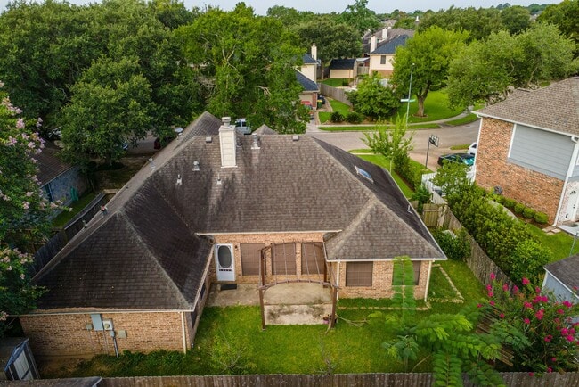 Building Photo - 1813 Oakwood Dr E