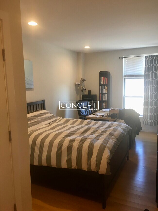 Building Photo - 601 Albany St