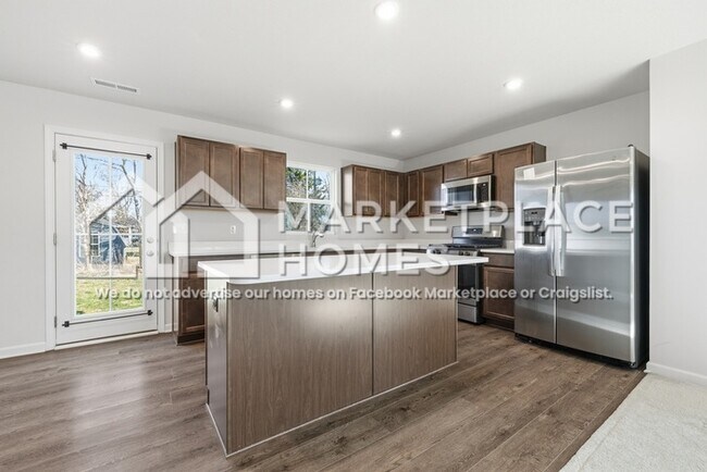 Building Photo - 1645 Juniper Ln