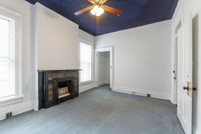 Building Photo - Huge Brick House in Victorian Village/Shor...