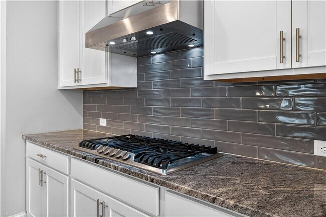 Building Photo - 1020 River Park Dr