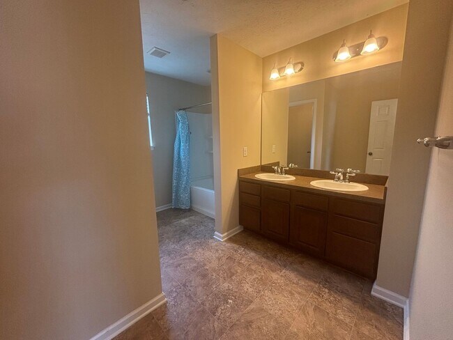 Building Photo - Spacious 4-Bedroom 2.5 Bath Gem in Avon, OH!