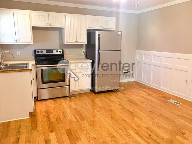 Building Photo - 115 Larchmont Ave