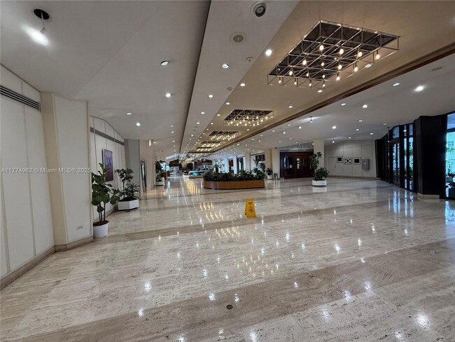 Building Photo - 801 Brickell Bay Dr