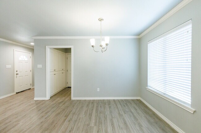 Building Photo - Beautiful Duplex in Shallowater