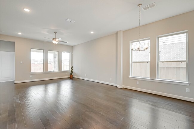 Building Photo - 10707 Deer Path Dr