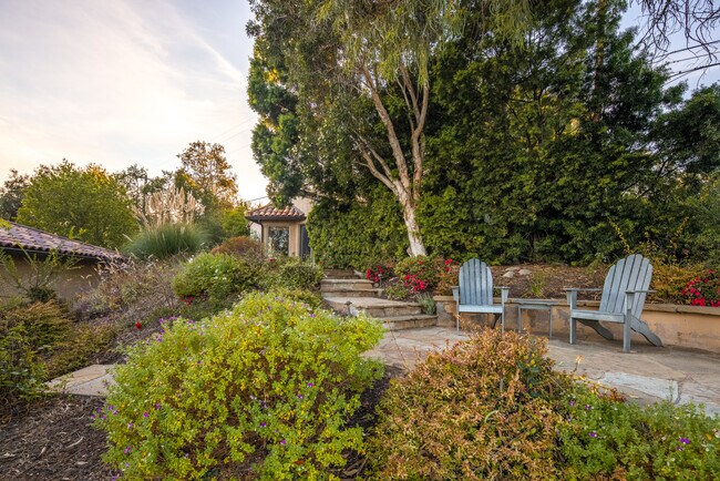 Multiple viewing areas - 22560 Carbon Mesa Rd
