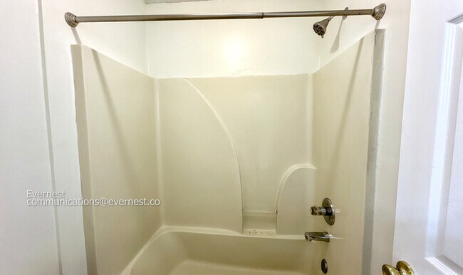Building Photo - 9299 Grove Manor Dr