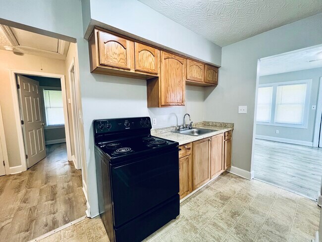 Building Photo - 4417 Sunset Ave