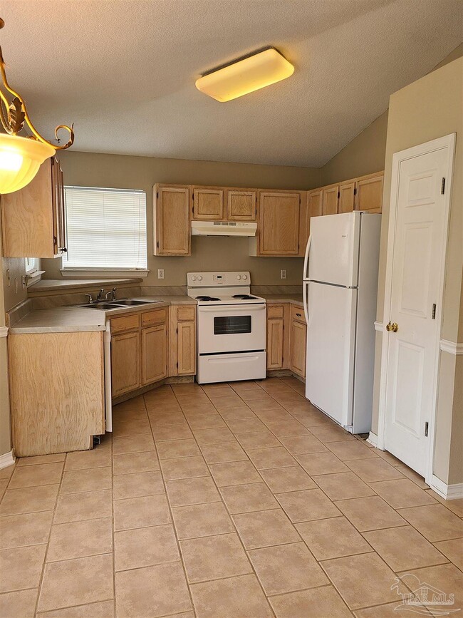 Building Photo - 708 Thornwood Pl