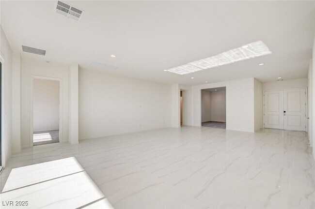 Building Photo - 555 Jerry Bird Ct