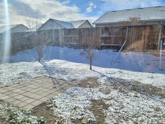 Building Photo - Cute 3 bedroom , 2 bath home on the Fernley Golf Course, $2000 a month, $2100 security deposit