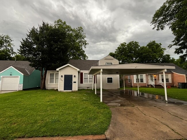 Primary Photo - 1724 NW Elm Ave