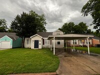Building Photo - 1724 NW Elm Ave