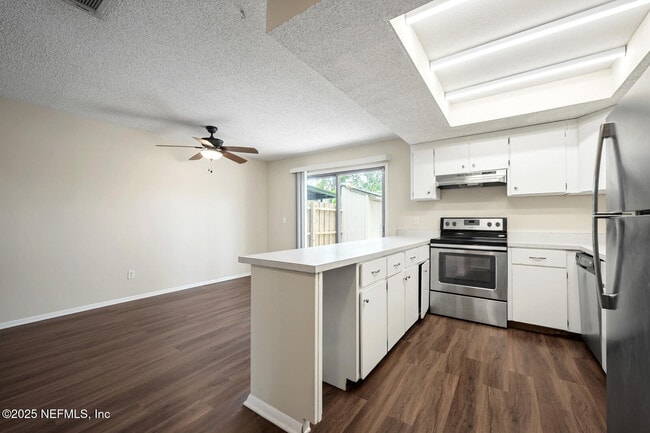 Building Photo - 1852 Willowood Dr