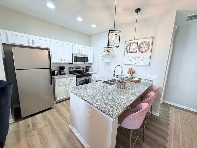 Building Photo - 3BR/3BA For Rent