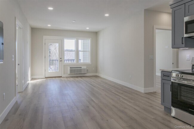 Building Photo - 124 S Main St