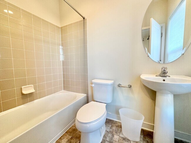 Building Photo - Amazing 3 BR/3.5 BA Townhome in Hyattsville!