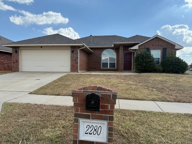 Building Photo - 4 BED! Cozy Home on Large CORNER Lot!